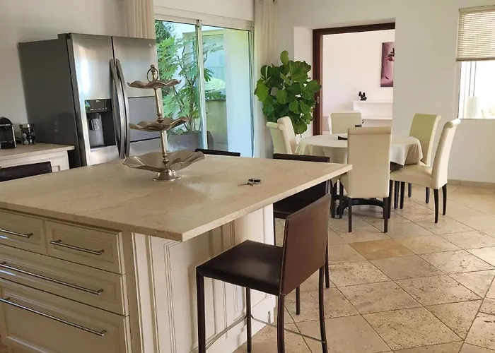 Villa La *